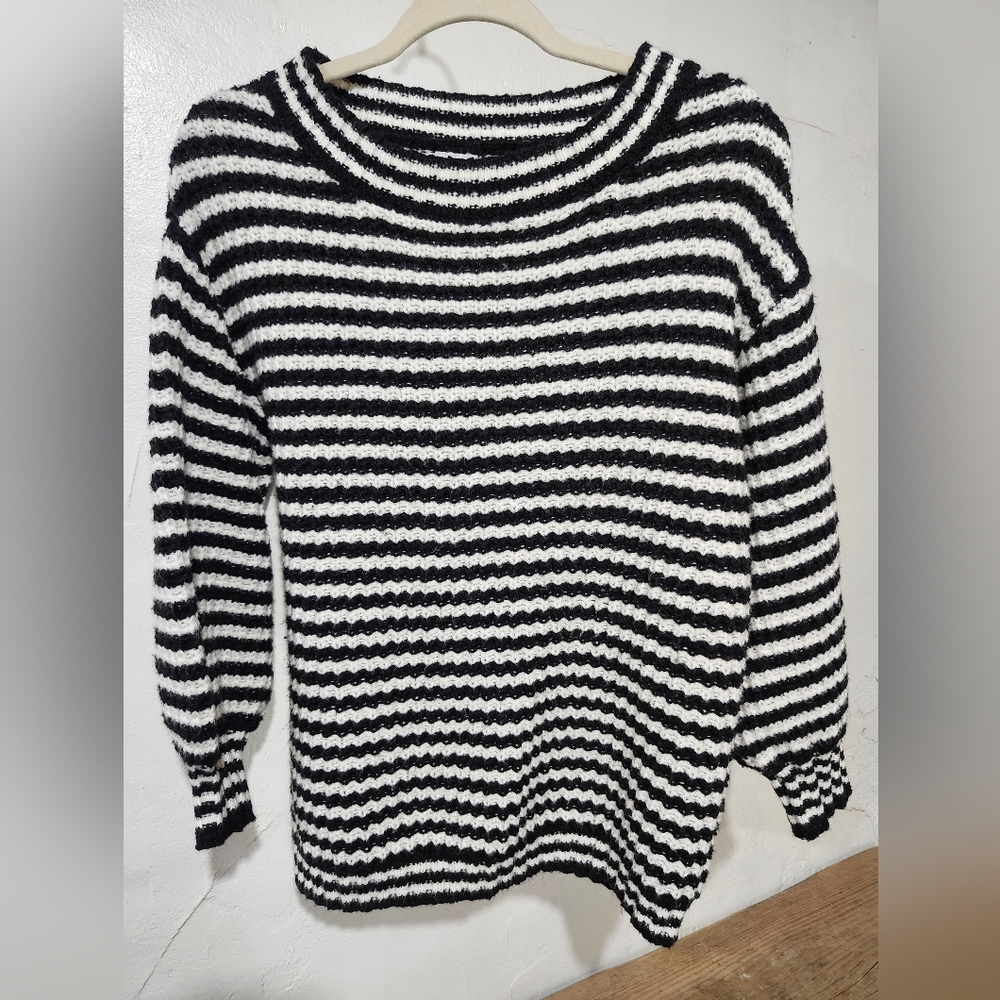 Cozy Co by Cozy Casual Black and White Striped Sweater. SIze S/M. 100%‎ Acrylic